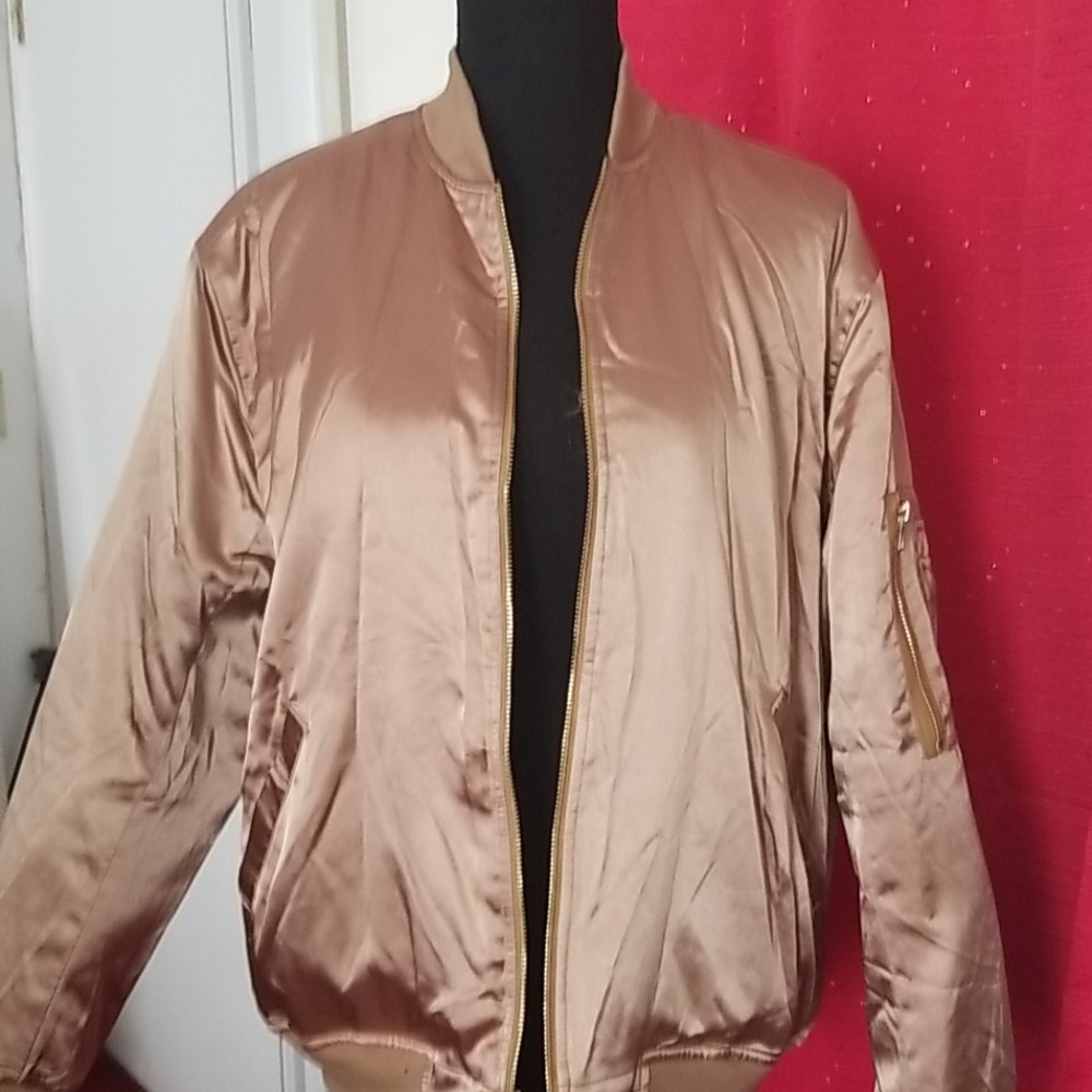 Pretty Little thing Cruz Gold Satin Bomber kacket